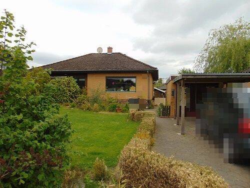 Hausansicht mit Carport u Garage.jpg - 4 Zimmer Einfamilienhaus zum Kaufen in Bad