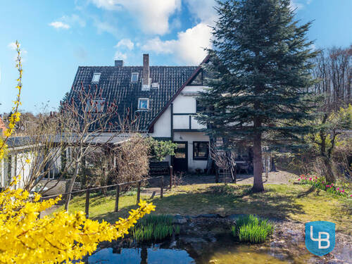 Garten mit Badeteich - 