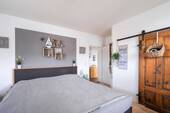 Schlafzimmer mit begehbarem Kleiderschrank - 