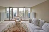 Wohnzimmer mit Dachterrasse - Komplett möblierte wunderschöne 3 Zimmer-Maisonette-Wohnung, W 22.03, 154 m²