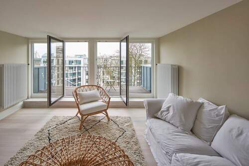 Wohnzimmer mit Dachterrasse - Komplett möblierte wunderschöne 3 Zimmer-Maisonette-Wohnung, W 22.03, 154 m²