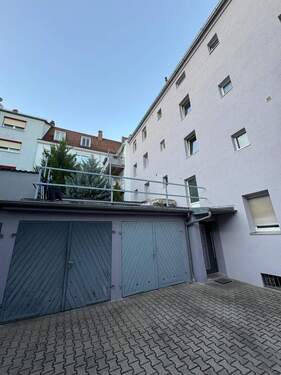 Gemeinschaftsterrasse auf den Garagen - 3 Zimmer Etagenwohnung in Nürnberg