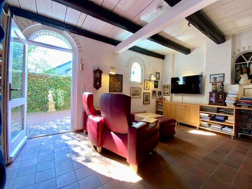 2. Wohnzimmer/ Bibliothek - 