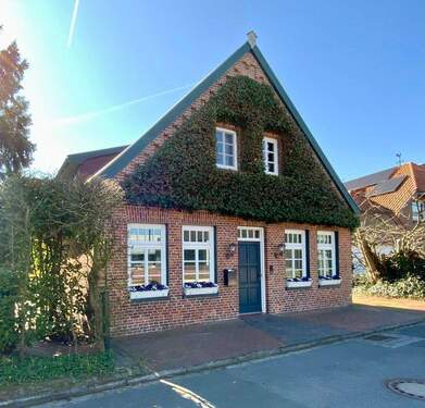 Straßenansicht - 9 Zimmer Einfamilienhaus zum Kaufen in Jever