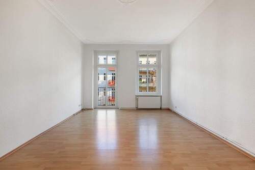 Wohnzimmer - 4 Zimmer Etagenwohnung zum Kaufen in Berlin
