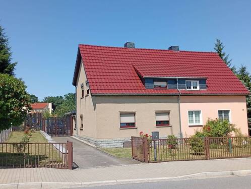 Hausansicht Vorn - Einfamilienhaus mit viel Ausbaureserve in einer beliebten Siedlung