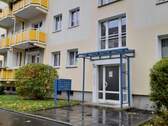 Hauseingang - Helle und praktische 2 RWE mit Balkon!