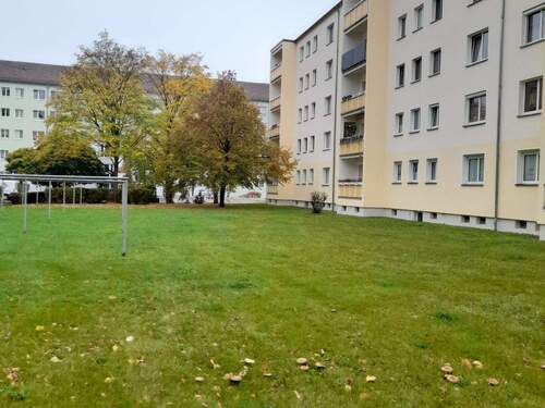 Innenhof begrünt - 2 Zimmer Etagenwohnung zur Miete in Dresden