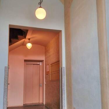 Eingang-Fahrstuhl - 2 Zimmer Etagenwohnung in Görlitz