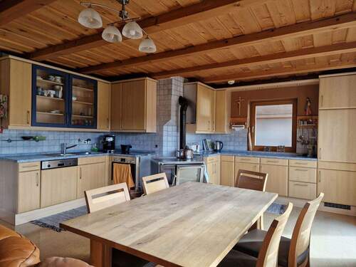 Wohnküche mit Balkonzugang - 