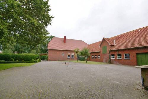 612 Innenhof 2 - 4 Zimmer Mehrfamilienhaus, Wohnhaus in Westerstede / Ocholterfeld