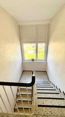 17 Das gepflegte Treppenhaus_1.jpeg - 
