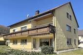 Außenansicht von der Gartenseite - Großzügiges Wohnhaus in Betzenstein