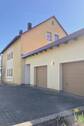 Außenansicht Eingangsseite mit Doppelgarage - 7 Zimmer Mehrfamilienhaus, Wohnhaus zum Kaufen in Betzenstein