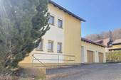 Außenansicht Eingangsseite - 7 Zimmer Mehrfamilienhaus, Wohnhaus in Betzenstein