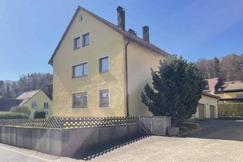 Außenansicht Vorderseite - Mehrfamilienhaus, Wohnhaus mit 165,00 m&sup2; in Betzenstein zum Kaufen