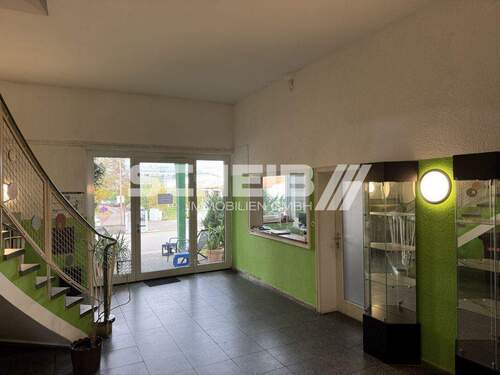 Eingang zur Verwaltung - 