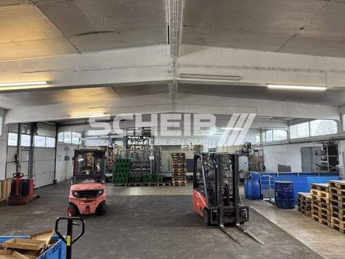 hell durch Oberlichtfenster - 