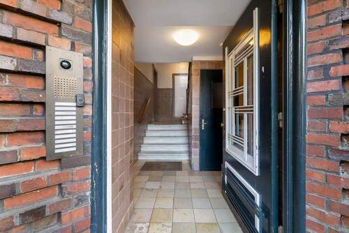 Hauseingang - 5 Zimmer Mehrfamilienhaus, Wohnhaus in Hamburg