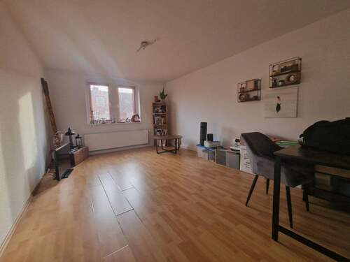 Bahnhofstr.50 DG rechts WZ - 