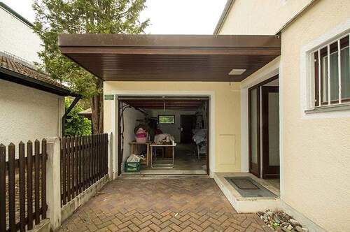 Garage und Stellplatz - 
