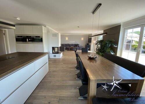 Wohnzimmer - 8 Zimmer Mehrfamilienhaus, Wohnhaus in Schönberg