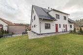 Hausansicht - Großzügiges und modernes Haus 10 Minuten von Herzogenaurach