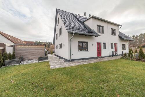 Hausansicht - Großzügiges und modernes Haus 10 Minuten von Herzogenaurach