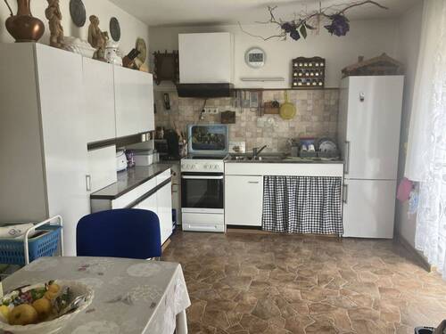 offene Küche - Hauptwohnung - 5 Zimmer Etagenwohnung in Gosheim