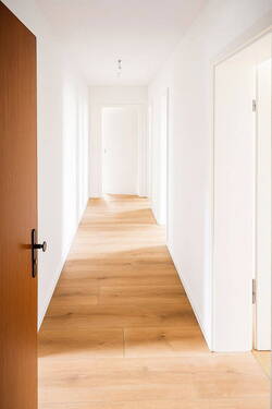 Flur - 4 Zimmer Etagenwohnung zum Kaufen in Roth