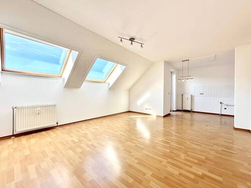 Wohnzimmer - 2 Zimmer Etagenwohnung zum Kaufen in Grevenbroich
