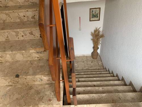 Treppenhaus vom Erdgeschoss in das Kellergeschoss - 