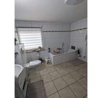 Tolle Wohnung mit sonniger Dachterrasse, Balkon und Doppelgarage in Allendorf gelegen - Haiger