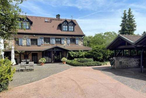 Eingang Haus - Einfamilienhaus mit 329,00 m&sup2; in Bruchköbel zum Kaufen