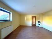 Wohnzimmer zum Flur hin UG - 