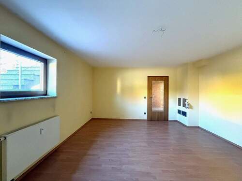 Wohnzimmer zum Flur hin UG - 