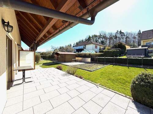 Terrasse mit Garten EG - 7 Zimmer Mehrfamilienhaus, Wohnhaus zum Kaufen in Wörnitz