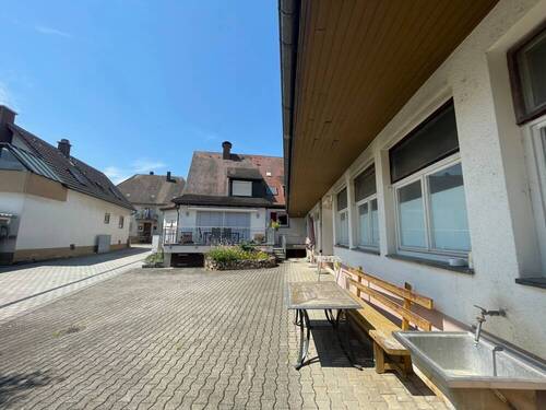 Laden und Anbau hinten - 