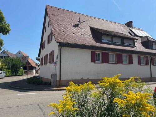 Hausansicht - 1 Zimmer Mehrfamilienhaus, Wohnhaus zum Kaufen in Breisach
