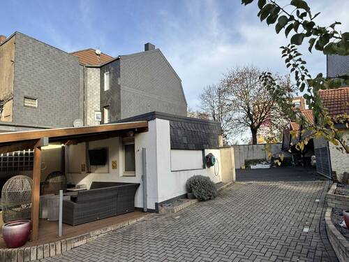 Rückansicht mit Blick zu Innenhof 1 mit Car-Ports - 