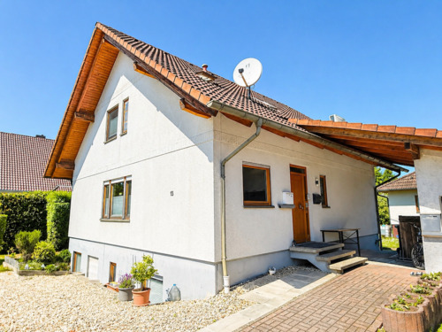 Ansicht vorne - Schönes Haus in guter, ruhiger Lage von Ichenheim - teils vermietet