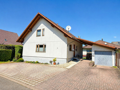 Ansicht mit Hof - 7 Zimmer Mehrfamilienhaus, Wohnhaus zum Kaufen in Neuried-Ichenheim