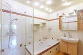 Badezimmer - Etagenwohnung mit 85,00 m² in Ludwigsburg zum Kaufen