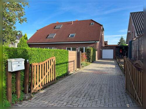 Straßenansicht - Einfahrt - Garage - Doppelhaushälfte mit viel Platz für die Familie in Groß Reken