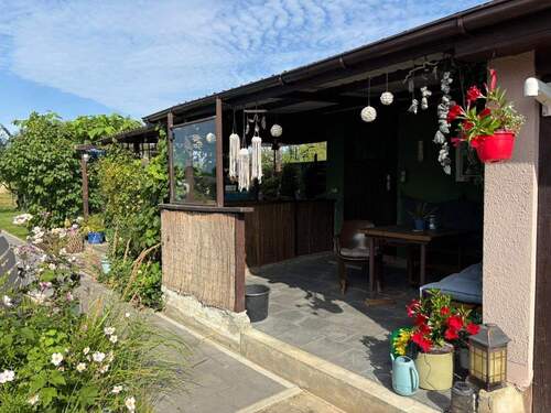 überdachte Terrasse am Nebengebäude - 
