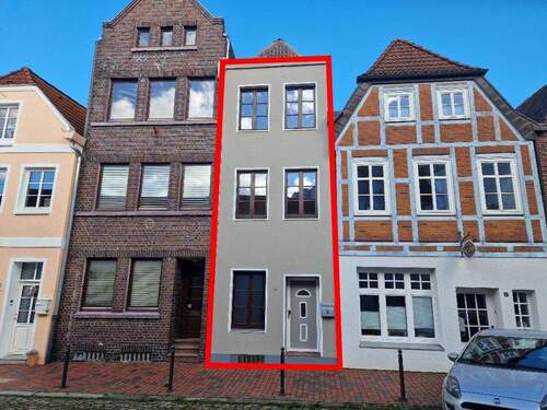 KIRCHENSTR. 8 - EINGANG - WOHNEN & LEBEN ODER ARBEITEN IN DER ALTSTADT!