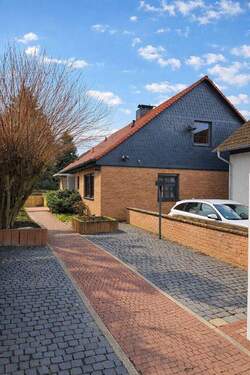 Gebäudeansicht - 8 Zimmer Einfamilienhaus zum Kaufen in Karben