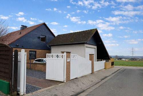 Straßenansicht - 8 Zimmer Einfamilienhaus in Karben