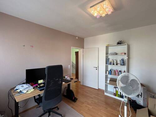 H 548 Zweites Schlaf- bzw. Arbeitszimmer.jpg - 