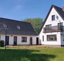 +++HALBINSEL DARSS+++Zum Verkauf steht ein großzügiges Einfamilienhaus in Hafennähe von Zingst.